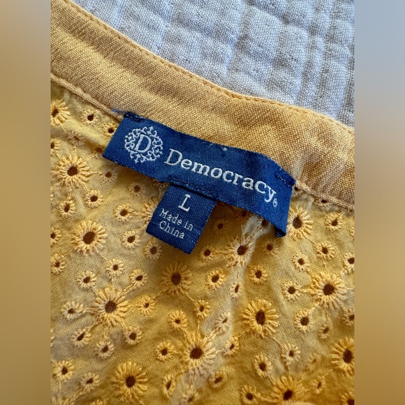 Democracy Sleeveless Yellow Button-Down Shirt with Tie - Size Large - Picture 6 of 10